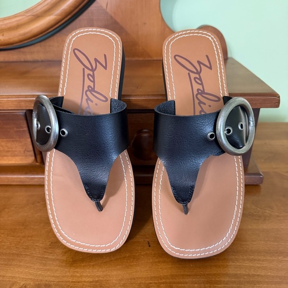 NEW Zodiac Women's Jadon T-Strap Buckled
Platform Sandals thong silver buckle - Picture 4 of 10